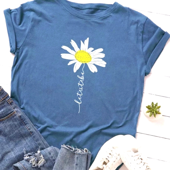 BLUE DAISY PRINT TEE - Picture 1 of 3